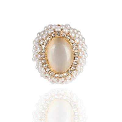 Ovaler Perlen-Diamant-Ring aus weißer Jade und Roségold